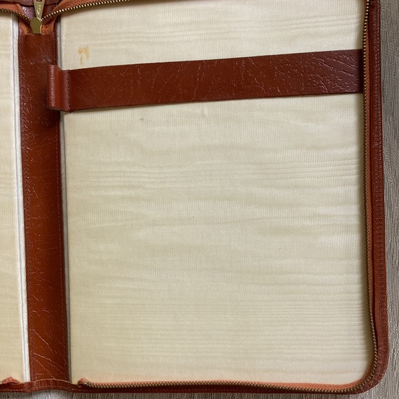 Genuine Leather Vintage 70s Zippered Stationary Folder - Picture 5 of 8